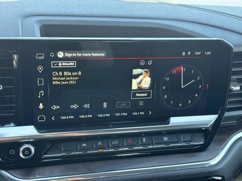 Used 2025 GMC Sierra 1500 SLT image 13