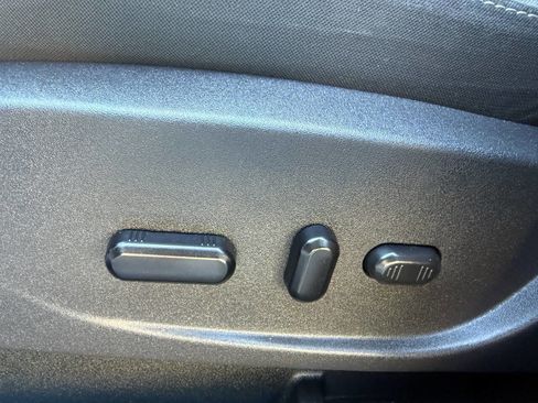 Used 2019 Ford Escape SE image 9