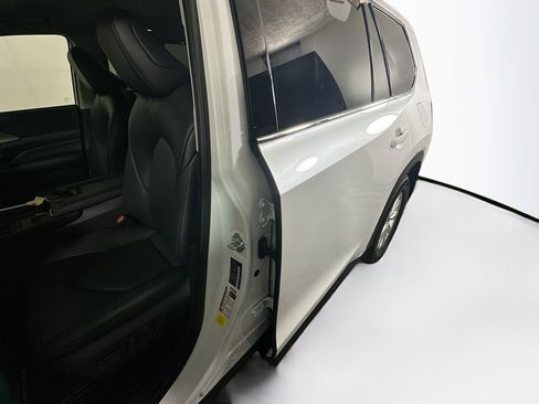 Certified 2025 Toyota Grand Highlander FWD image 12
