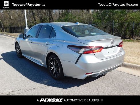 Used 2024 Toyota Camry SE image 3