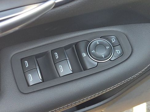 New 2025 Cadillac XT5 Luxury image 25