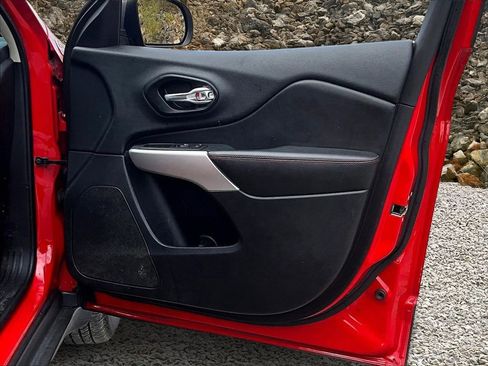 Used 2017 Jeep Cherokee Trailhawk w/ Comfort/Convenience Group image 23