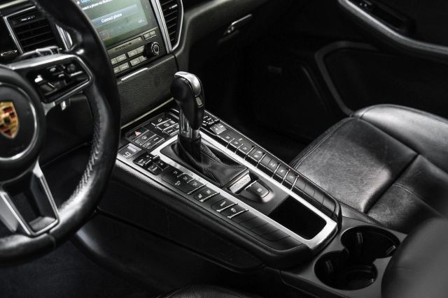 Used 2018 Porsche Macan Sport Edition AWD/4WD image 25