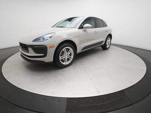 Certified 2023 Porsche Macan AWD/4WD image 30