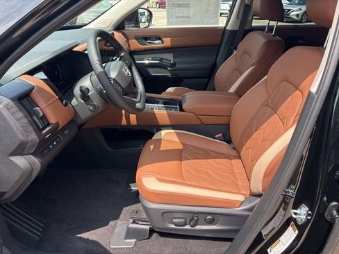 New 2026 Nissan Pathfinder Platinum w/ Accent Package FWD image 9