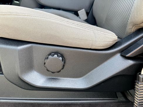 Used 2018 Ford F150 XLT w/ Trailer Tow Package image 13