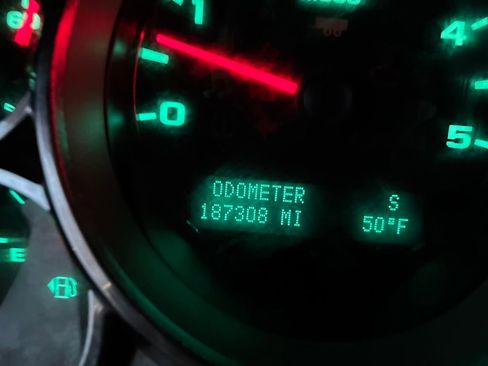 Used 2013 GMC Sierra 2500 SLE w/ Snow Plow Prep Package image 17