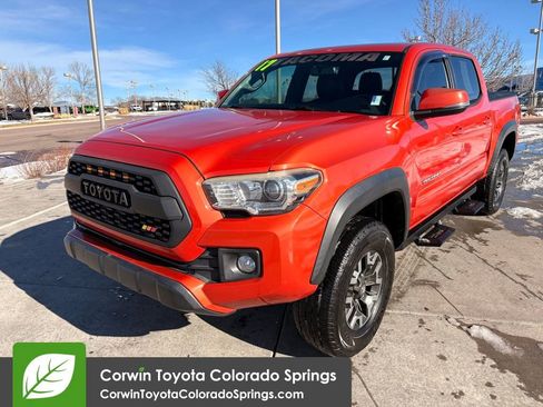 Used 2017 Toyota Tacoma TRD Off-Road image 4