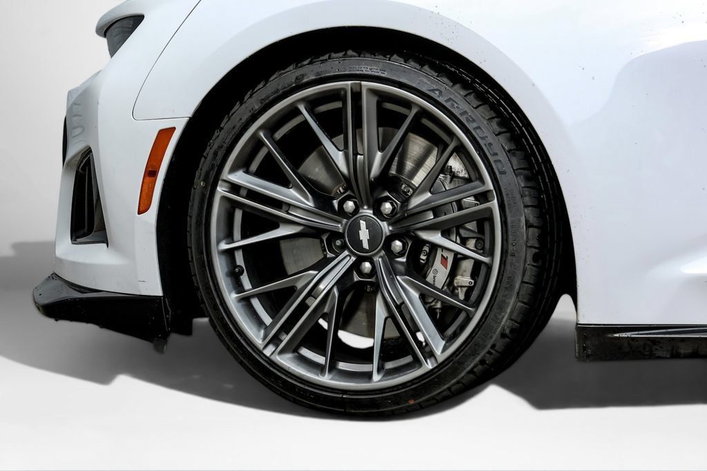 Used 2018 Chevrolet Camaro ZL1 RWD image 39