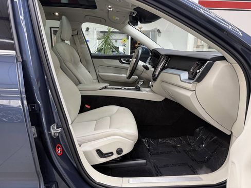Used 2018 Volvo XC60 T6 Momentum w/ Convenience Package AWD/4WD image 16