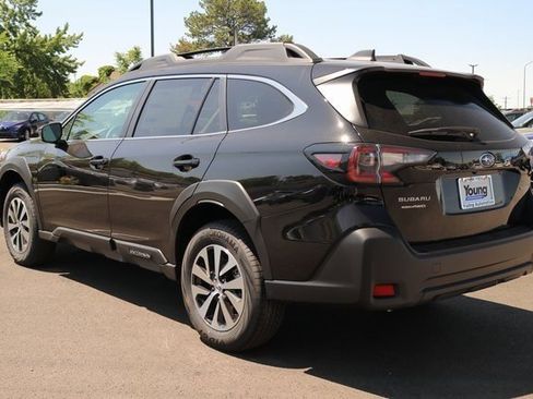 Used 2025 Subaru Outback Premium image 5