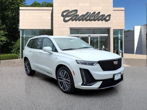Certified 2025 Cadillac XT6 Sport w/ Technology Package AWD/4WD image 7