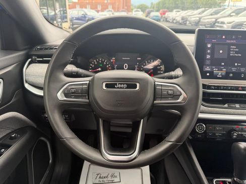 Used 2024 Jeep Compass Latitude AWD/4WD image 15
