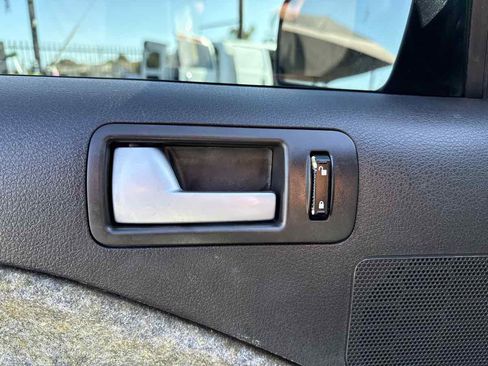 Used 2008 Ford Mustang GT RWD image 8