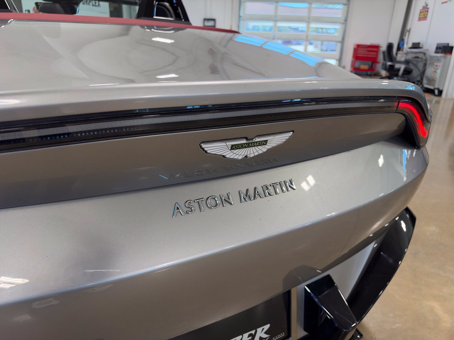 Used 2021 Aston Martin V8 Vantage Roadster RWD image 43