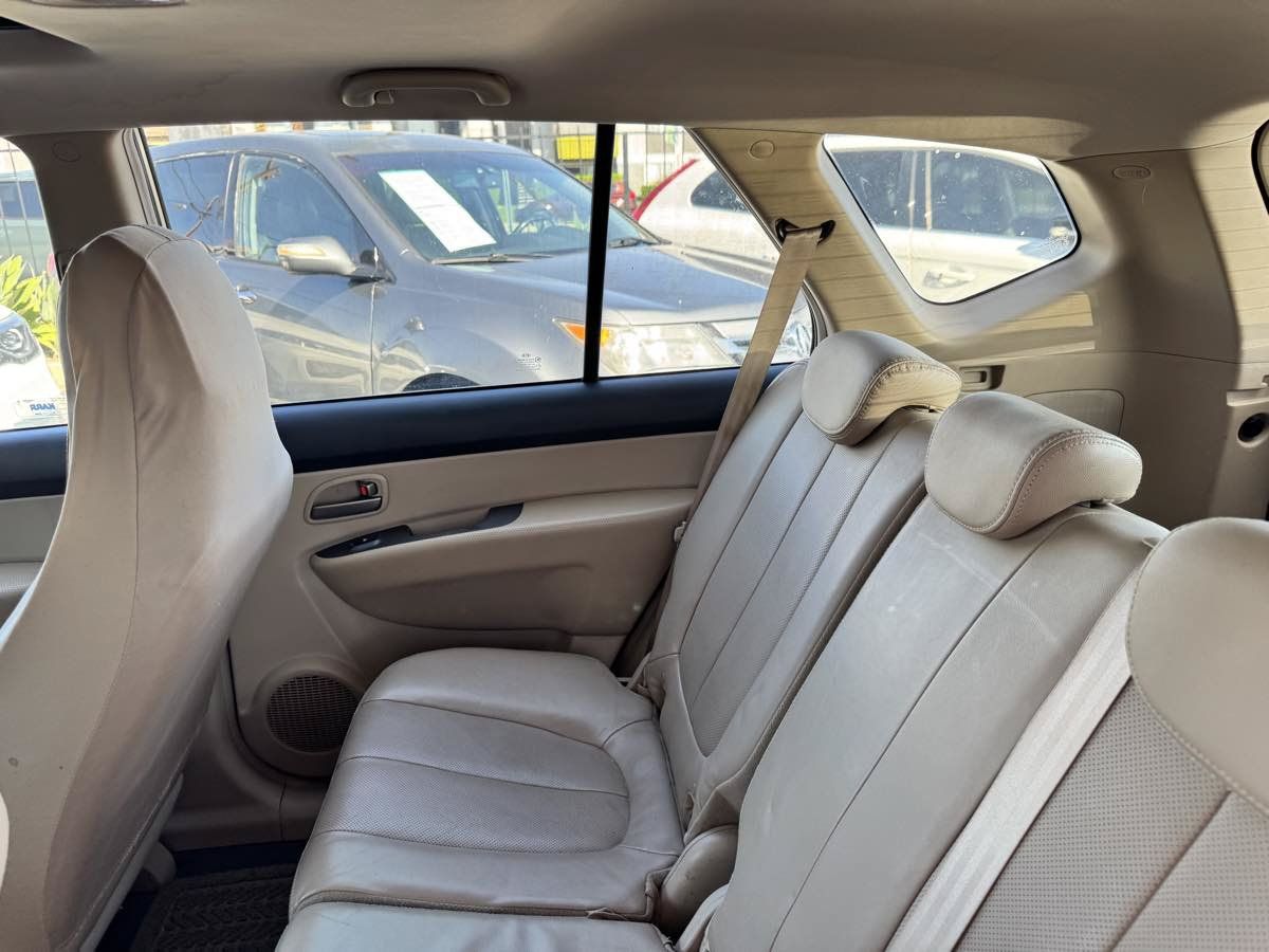 Used 2007 Kia Rondo EX w/ Premium Pkg FWD image 29