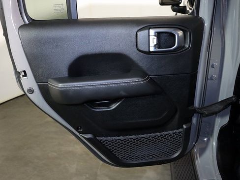 Used 2021 Jeep Gladiator Overland image 30