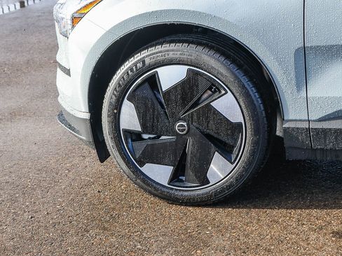 New 2026 Volvo EX30 Plus w/ Climate Package image 8