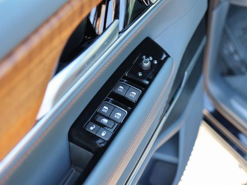 Used 2023 Jeep Grand Wagoneer Series II image 18