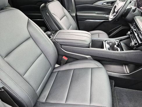 Certified 2026 Chevrolet Traverse LT FWD image 35