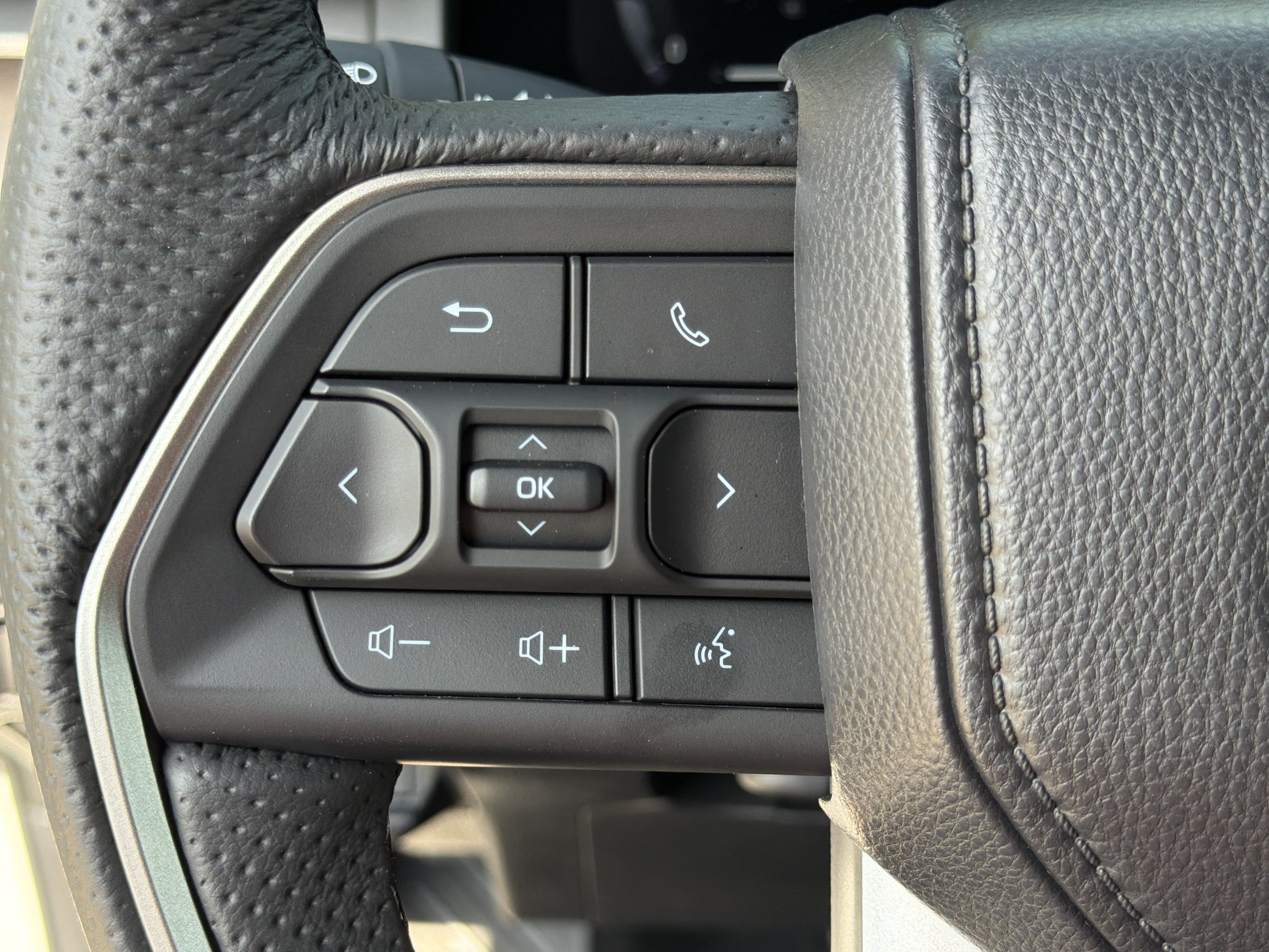 Used 2025 Toyota Tacoma TRD Off-Road AWD/4WD image 24