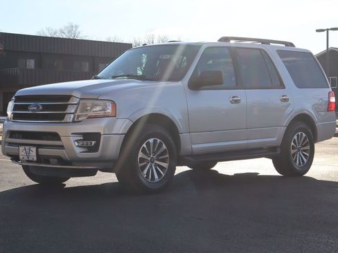 Used 2017 Ford Expedition XLT image 11