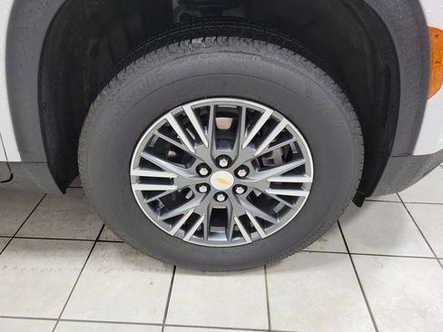 Used 2024 Chevrolet Traverse LT image 49