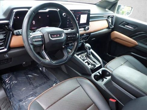 Used 2025 GMC Canyon AT4 w/ Technology Plus Package AWD/4WD image 9