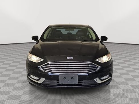 Used 2018 Ford Fusion SE w/ Equipment Group 201A FWD image 3