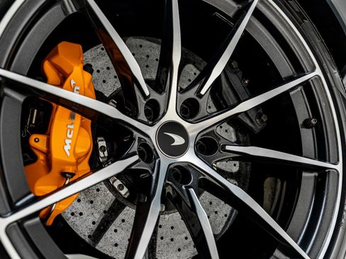 Used 2020 McLaren 600LT Spider RWD image 37