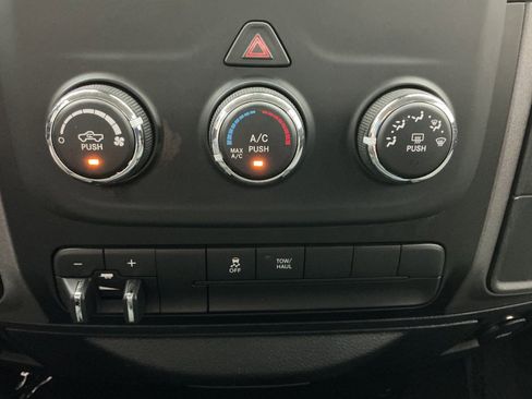 Used 2018 RAM 1500 Express AWD/4WD image 40