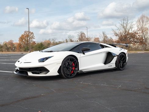 Used 2021 Lamborghini Aventador SVJ image 3