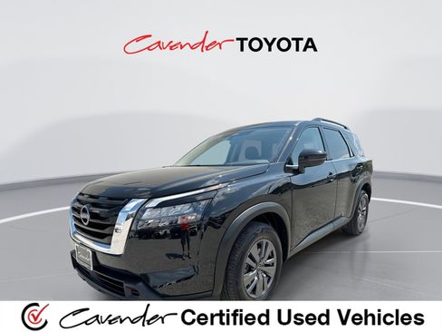 Used 2025 Nissan Pathfinder SV image 1
