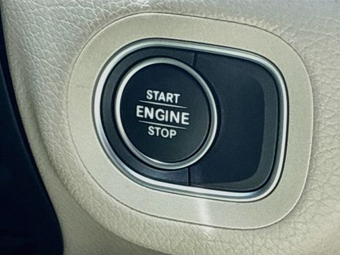 Used 2025 Mercedes-Benz GLE 450e 4MATIC image 36