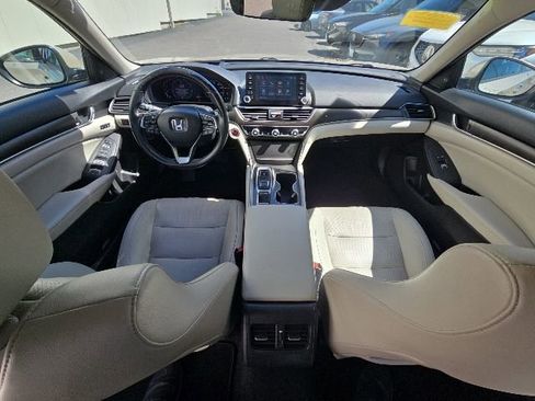 Used 2018 Honda Accord Touring image 12