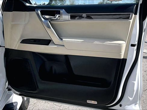 Used 2022 Lexus GX 460 Premium w/ Premium Package image 25