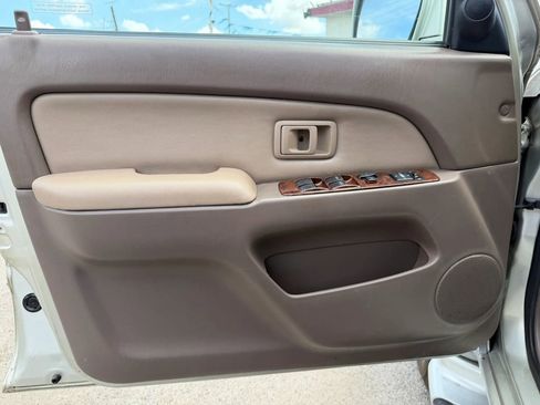 Used 2000 Toyota 4Runner Limited image 8