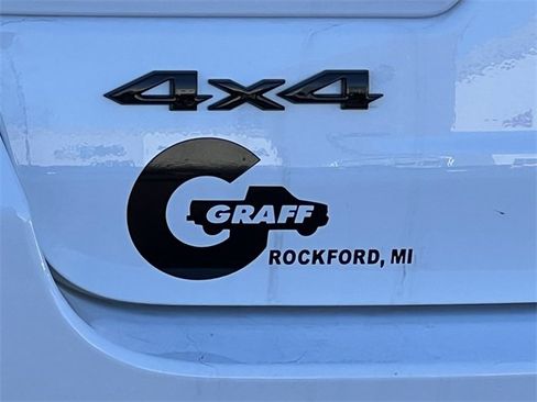 New 2025 Jeep Grand Cherokee Altitude image 2