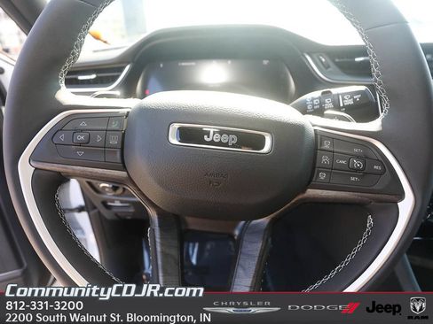 New 2025 Jeep Grand Cherokee L Limited AWD/4WD image 14