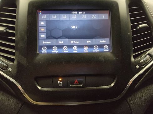 Used 2020 Jeep Cherokee Latitude Plus FWD image 25
