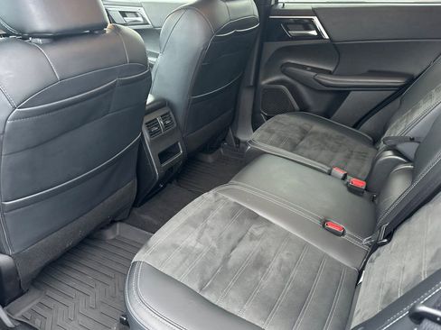 Used 2024 Mitsubishi Outlander SE image 14