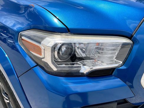 Used 2018 Toyota Tacoma TRD Sport w/ Technology Package RWD image 26