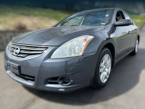 Used 2010 Nissan Altima 2.5 S image 1