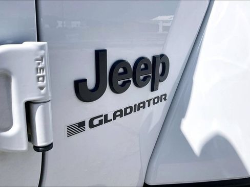 Used 2025 Jeep Gladiator Sport AWD/4WD image 21