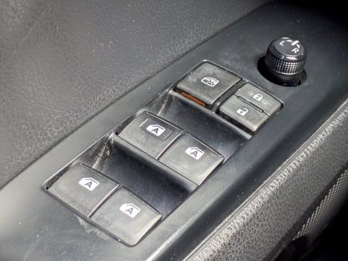 Used 2019 Toyota Camry SE FWD image 21