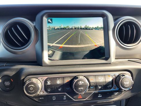 Used 2022 Jeep Gladiator Sport AWD/4WD image 19