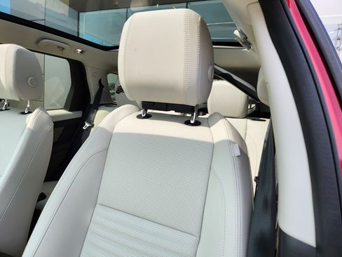 Certified 2025 Land Rover Discovery Sport S image 11