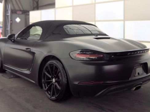 Used 2017 Porsche 718 Boxster RWD image 8