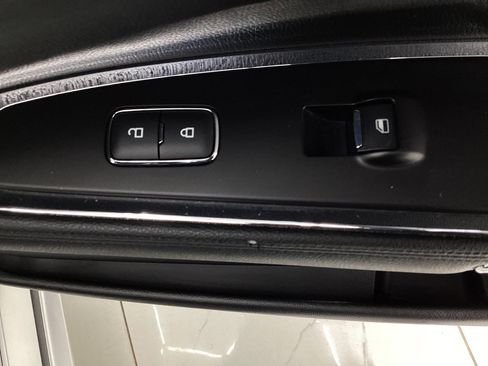 Used 2017 Lincoln Continental Premiere image 38