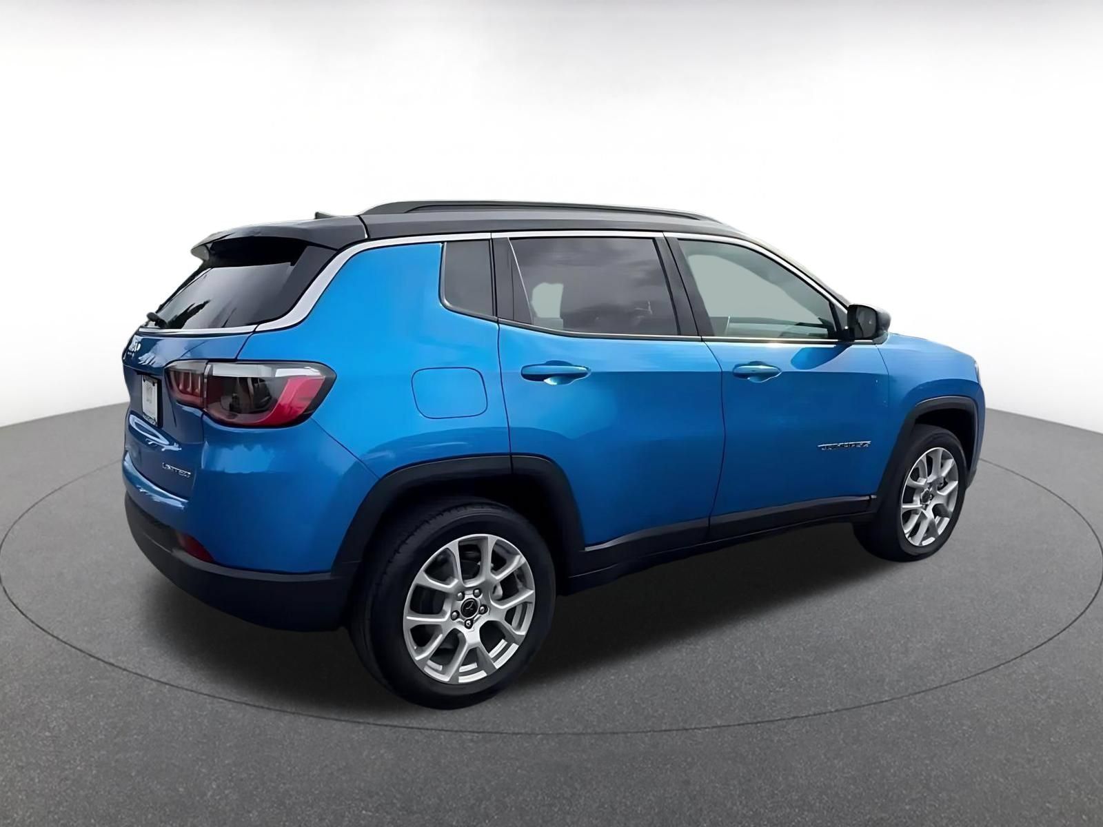Used 2025 Jeep Compass Limited AWD/4WD image 14